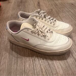 Nike Court Vintage Women’s 7.5